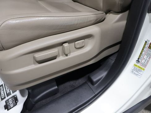 Used 2016 Honda Pilot Touring image 12