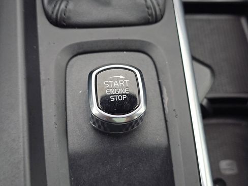 Used 2018 Volvo XC60 T6 Momentum w/ Advanced Package image 25