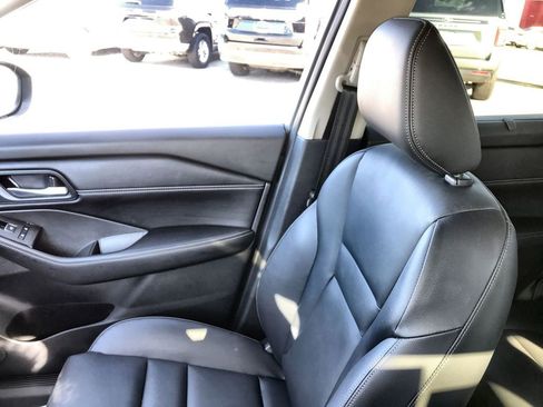 Used 2025 Nissan Rogue SL w/ Tech Package image 24