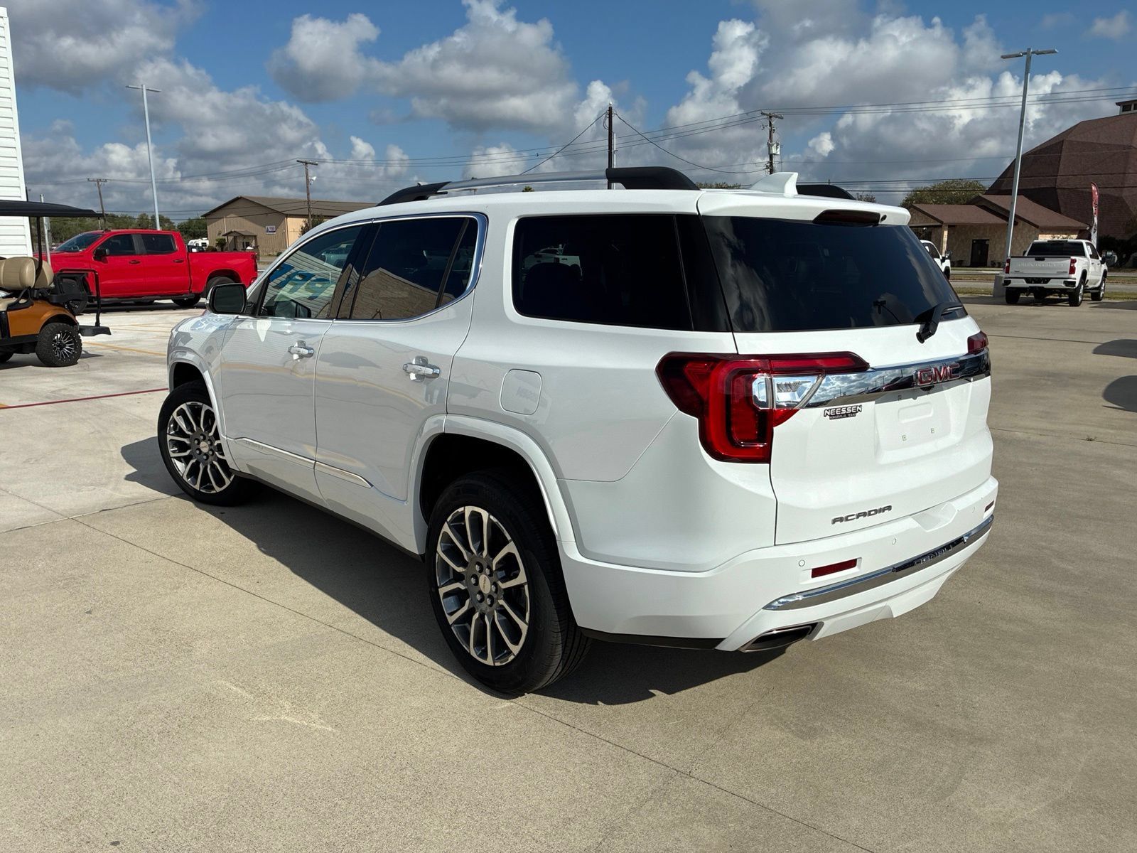 Used 2023 GMC Acadia Denali FWD image 5