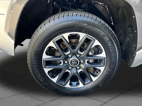 Used 2024 Toyota Tundra Limited AWD/4WD image 11
