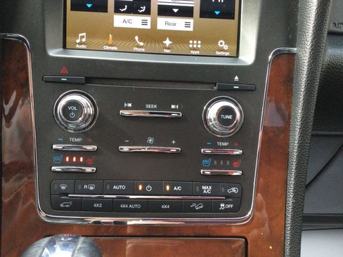 Used 2017 Lincoln Navigator Select image 14