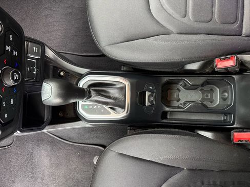 Used 2018 Jeep Renegade Latitude image 32