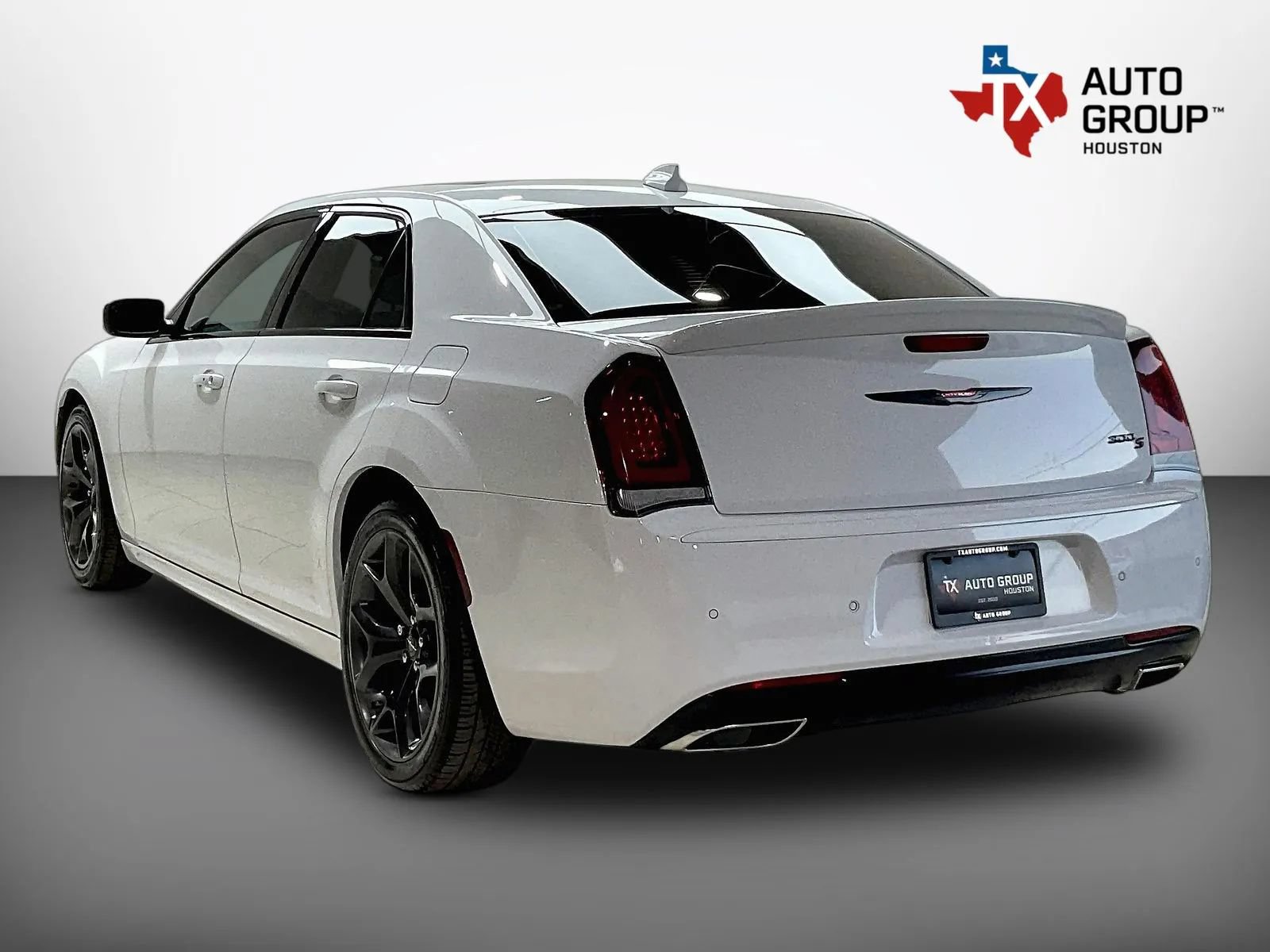 Used 2022 Chrysler 300 S RWD image 3