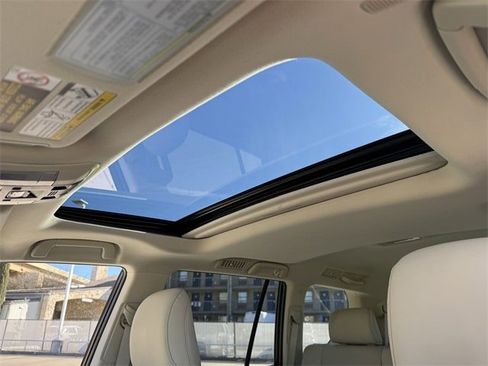 Used 2023 Lexus GX 460 Premium w/ Accessory Package image 26