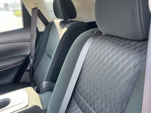 Used 2018 Nissan Rogue S AWD/4WD image 4