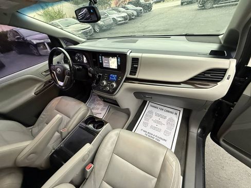 Used 2016 Toyota Sienna XLE w/ XLE Navigation Package FWD image 26