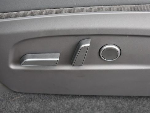 Used 2026 Tesla Model Y Long Range RWD image 19