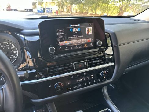 Used 2025 Nissan Pathfinder SV AWD/4WD image 17