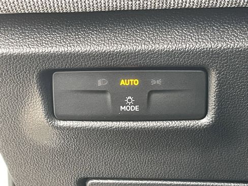 Used 2025 Volkswagen Tiguan S image 30