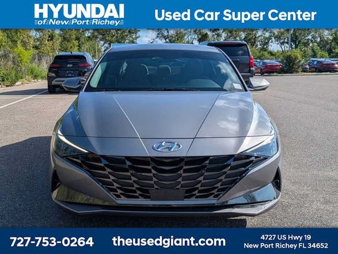 Used 2023 Hyundai Elantra Limited w/ Preferred Accessory Package FWD image 8