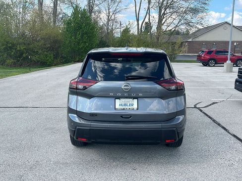Used 2024 Nissan Rogue SV image 4