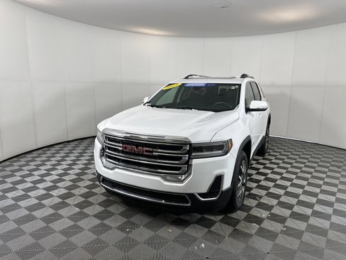 Used 2023 GMC Acadia SLE w/ Driver Convenience Package image 2