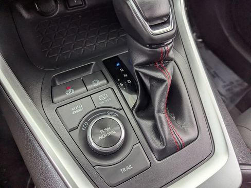 Used 2021 Toyota RAV4 SE w/ Weather & Moonroof Package AWD/4WD image 21