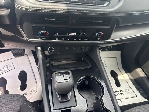 Used 2023 Nissan Rogue SV AWD/4WD image 28