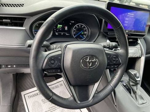 Certified 2023 Toyota Venza XLE image 7