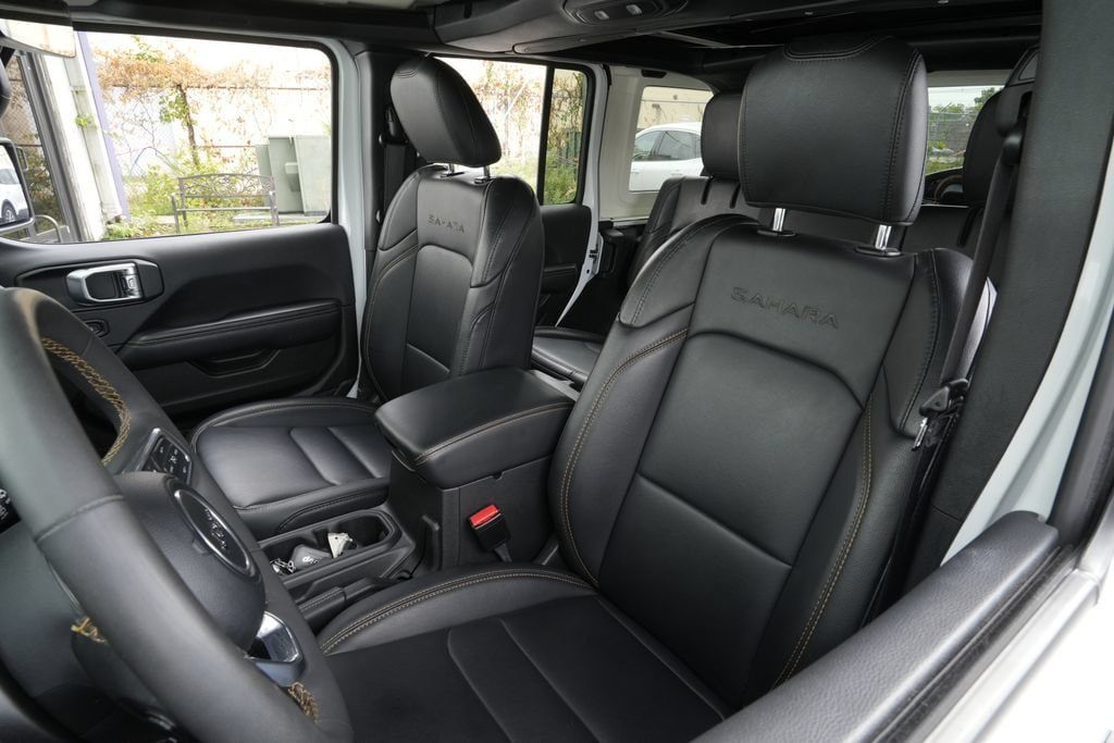 Used 2024 Jeep Wrangler Unlimited Sahara w/ Technology Group AWD/4WD image 22