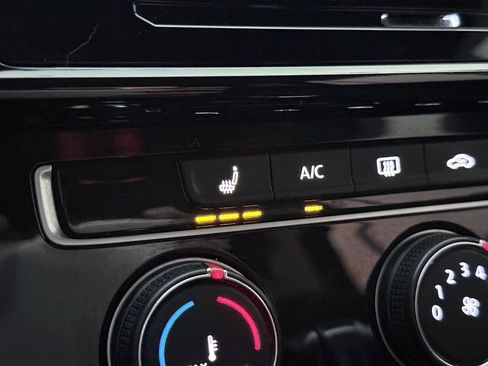 Used 2019 Volkswagen GTI SE FWD image 35