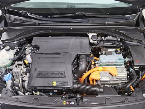 Used 2020 Hyundai Ioniq SE image 31