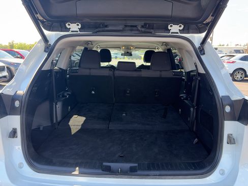 Used 2023 Toyota Highlander LE AWD/4WD image 16