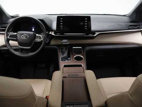 Used 2022 Toyota Sienna XLE FWD image 23
