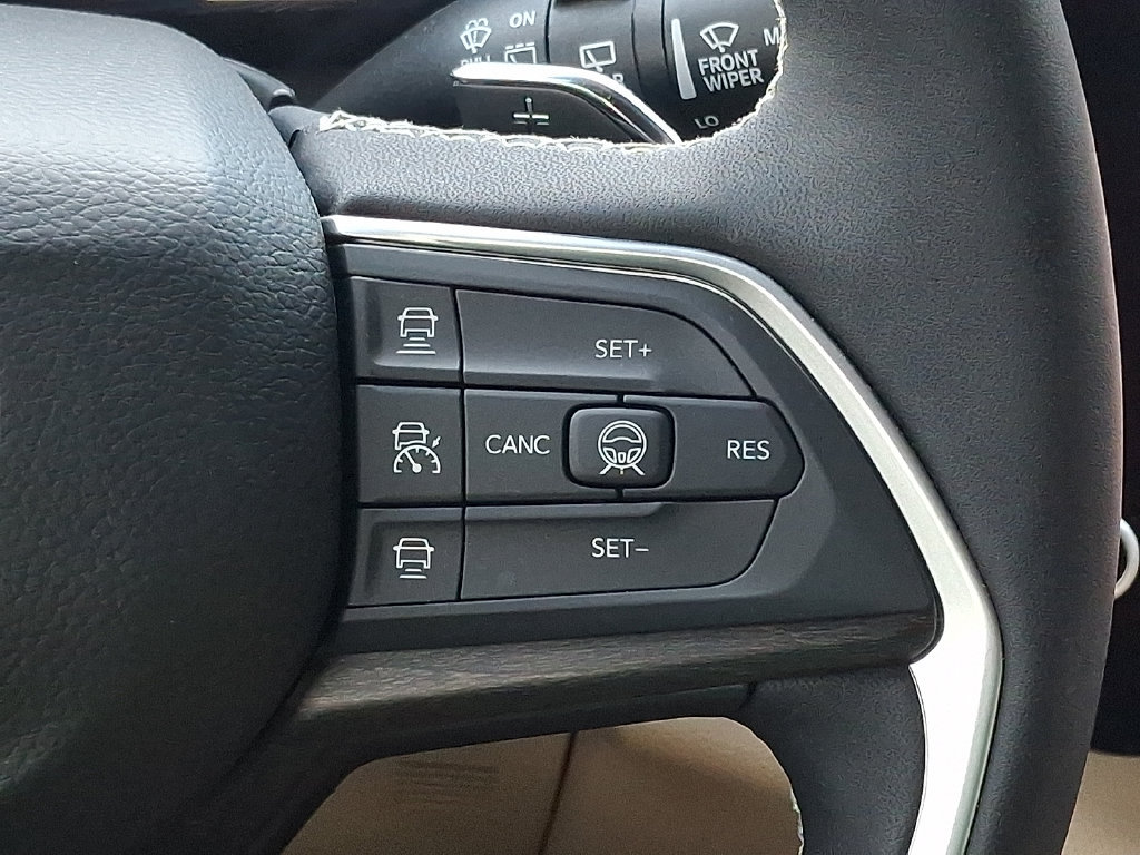Used 2026 Jeep Grand Cherokee Limited w/ Limited Altitude Package AWD/4WD image 24