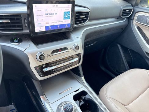 Used 2021 Ford Explorer XLT w/ Equipment Group 202A RWD image 12