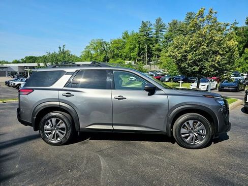 Used 2024 Nissan Pathfinder SV w/ Lighting Package (N92) AWD/4WD image 9