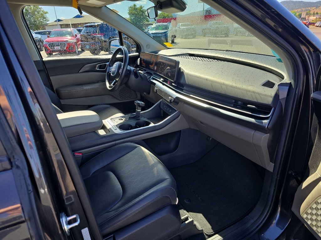 Used 2025 Kia Carnival FWD image 26