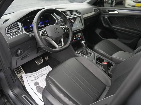 Used 2024 Volkswagen Tiguan SE R-Line image 8