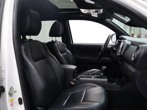 Used 2020 Toyota Tacoma TRD Off-Road w/ TRD Premium Off Road Package image 31