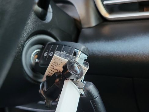 Certified 2025 Hyundai Elantra SE image 13