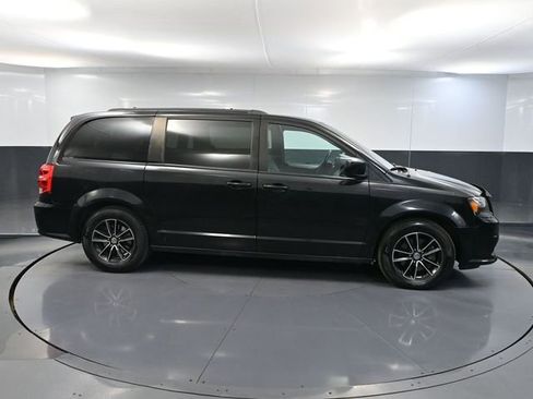 Used 2018 Dodge Grand Caravan GT image 3