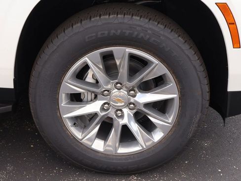 New 2025 Chevrolet Suburban Premier image 5