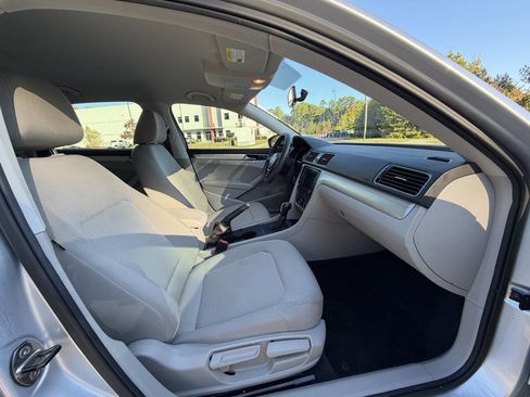 Used 2017 Volkswagen Passat 1.8T S image 15