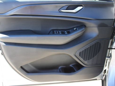 Used 2023 Jeep Grand Cherokee L Laredo image 9