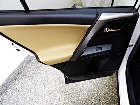 Used 2016 Toyota RAV4 XLE image 9