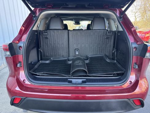 Used 2022 Toyota Highlander XLE image 13