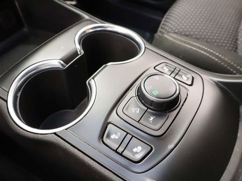 Used 2023 GMC Terrain SLE w/ Driver Convenience Package image 10