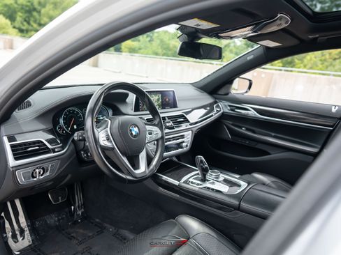 Used 2019 BMW 750i w/ M Sport Package RWD image 13