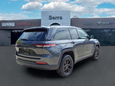 Used 2024 Jeep Grand Cherokee Altitude AWD/4WD image 7