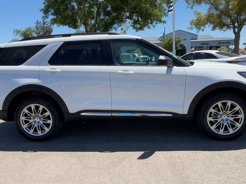 Used 2025 Ford Explorer Active w/ Active Comfort Package AWD/4WD image 8