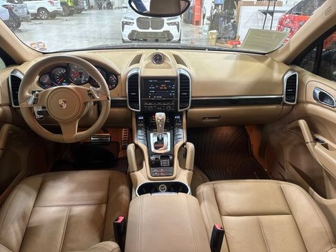 Used 2012 Porsche Cayenne S AWD/4WD image 10