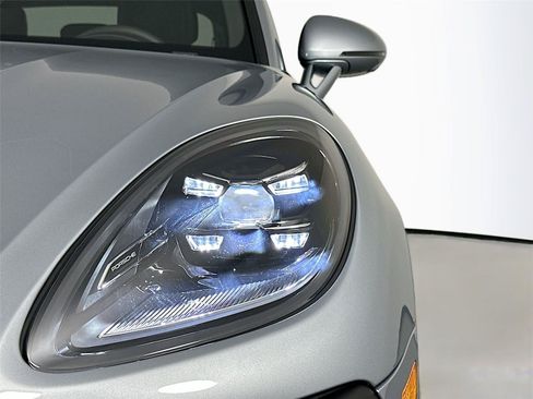 Certified 2026 Porsche Macan AWD/4WD image 15