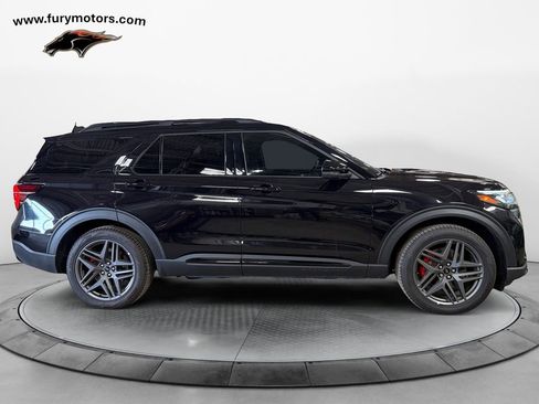 Used 2025 Ford Explorer ST image 2