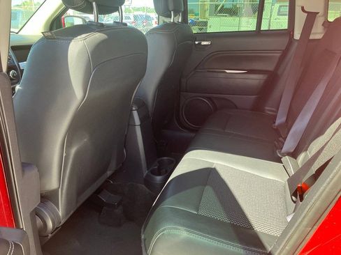 Used 2017 Jeep Compass Latitude FWD image 10