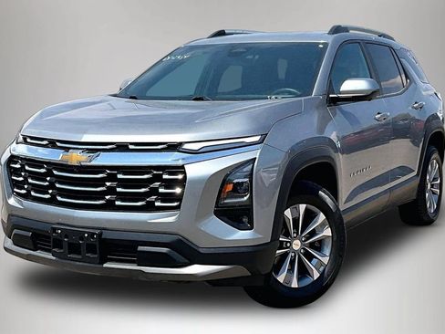 Used 2025 Chevrolet Equinox LT w/ Convenience Package II AWD/4WD image 3