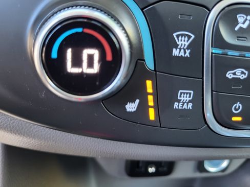 Used 2020 Chevrolet Traverse LT w/ Driver Confidence II Package image 29