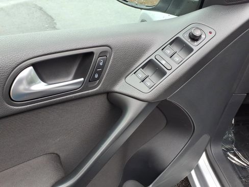 Used 2018 Volkswagen Tiguan Limited w/ Premium Package image 7