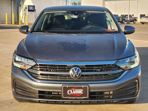 Used 2024 Volkswagen Jetta SE FWD image 2